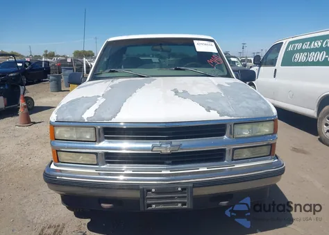 1997 Chevrolet K1500 Fleetside z USA, uszkodzony, nr VIN 2GCEK19M4V1264510